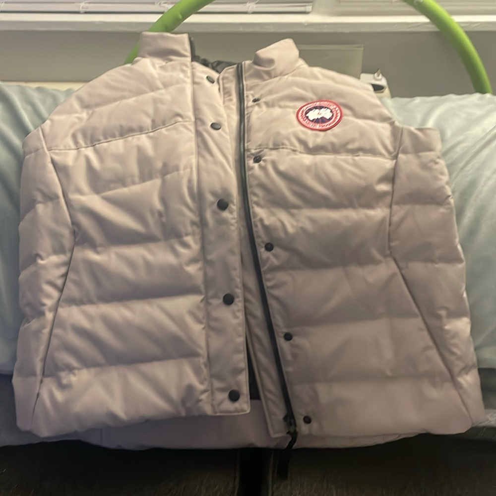 Canada goose size L ladies vest NWT